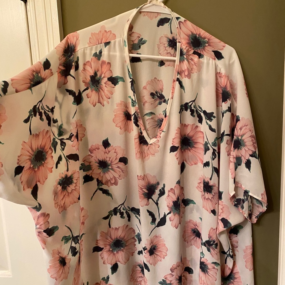 Adrienne vneck floral top/tunic